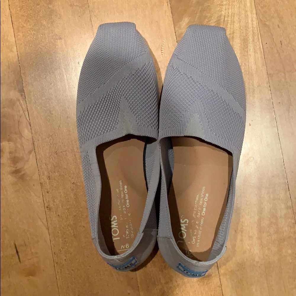 🇨🇦Toms grey color